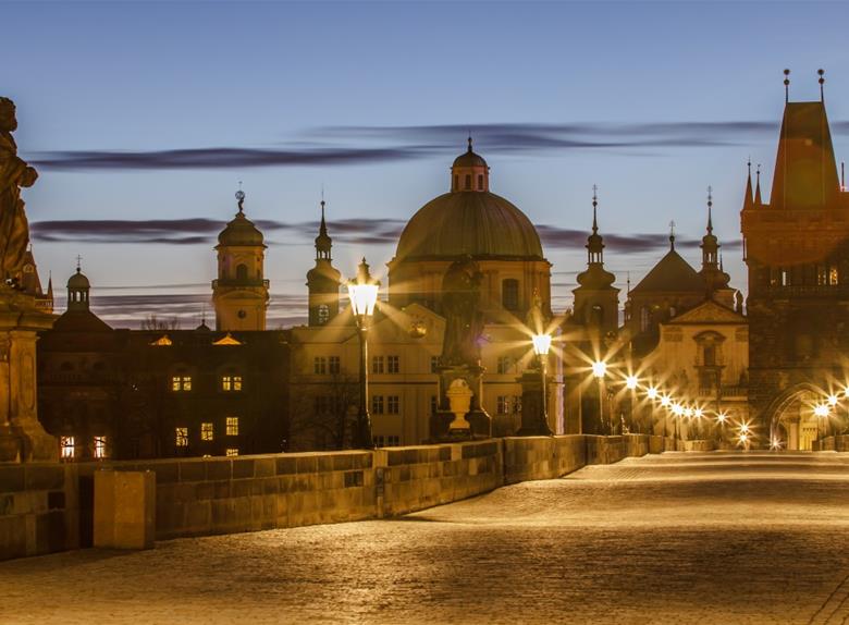 Praha: Plavba po Vltavě s večeří a živou hudbou