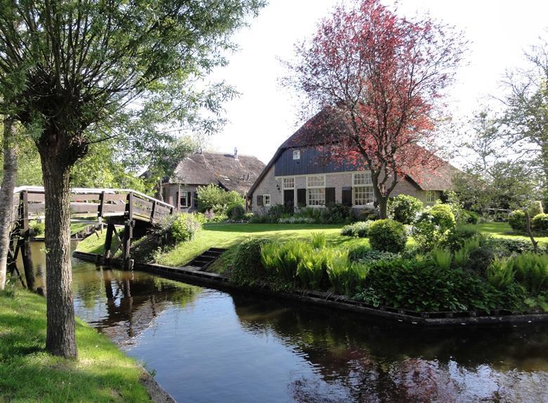 Giethoorn Full Day Small Group Tour from Amsterdam
