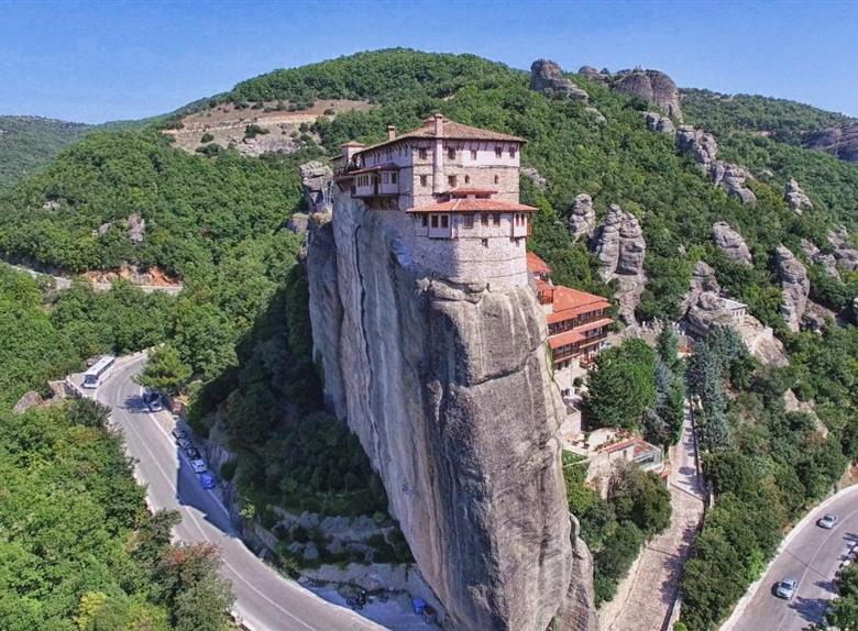 Panoramic Meteora and Six Monasteries Tour from Kalabaka