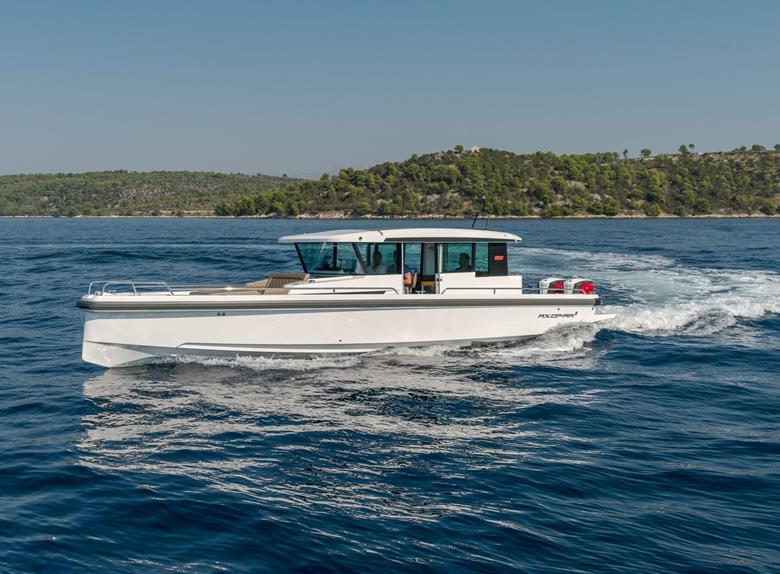 Taxi prijevoz gliserom Miss G iz Splita (do 12 osoba)