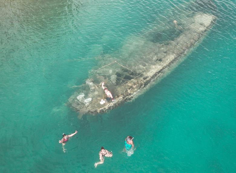 Excursión a tres islas (Laguna Azul, lugar del naufragio, Maslinica) desde Split
