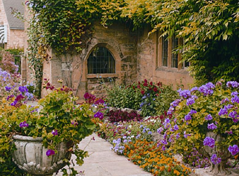 Warwick Castle + Stratford + Oxford & the Cotswolds from London