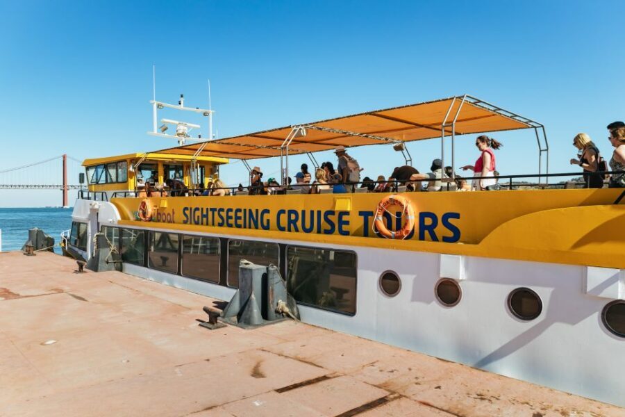 Lisbon all-in-one hop-on hop-off package