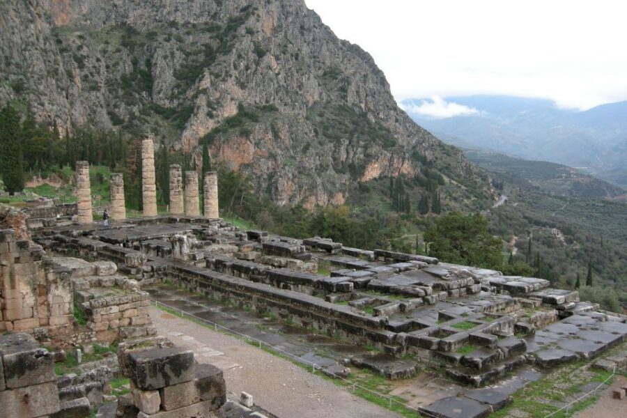 2 days Spanish guided tour in Delphi and Meteora - A Closer Look at What the Tour Offers