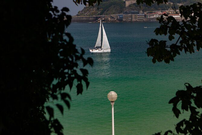 2 h Privated Sail Sebastian Tour or Sunset - Exploring the San Sebastián Sailing Experience