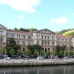 3-day Bilbao Bike Tour and Guggenheim Museum Ticket - Day 2: Guided Bike Tour and City Sights