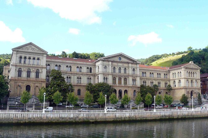 3-day Bilbao Bike Tour and Guggenheim Museum Ticket - Day 2: Guided Bike Tour and City Sights