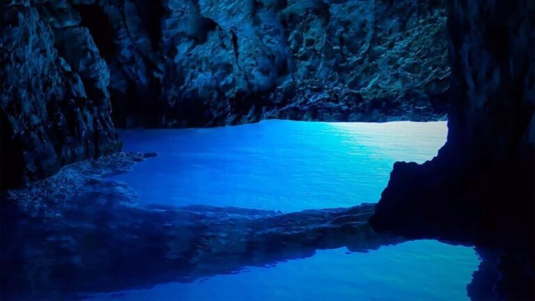 4 Caves & Komia Private Speedboat Tour from Split - Exploring the Itinerary: What Makes It Special