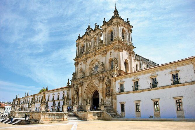 6-Day North Portugal Tour: Porto, Braga, Fátima, Coimbra, Guimaraes, Aveiro and Batalha, from Lisbon - Exploring the Itinerary in Depth