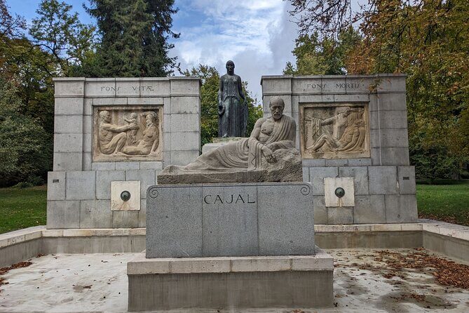A Self-Guided Tour of El Retiro Parks Rise, Ruin and Redemption - Who Will Love This Tour?