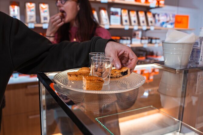 Afternoon Food Tour in Bordeaux : Local delicacies - Practical Details and Group Experience