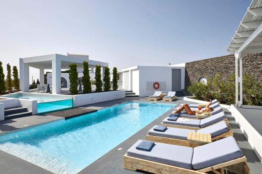 Akrotiri: Spa Massage Break Pool Day Access for 3-4 Friends - The Value of the Experience