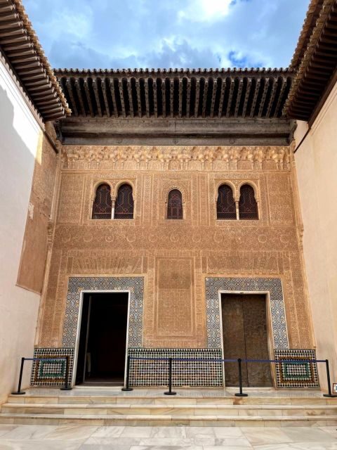 Alhambra and Nasrid Palaces Guided Tour with Tickets - An In-Depth Look at the Alhambra Guided Tour