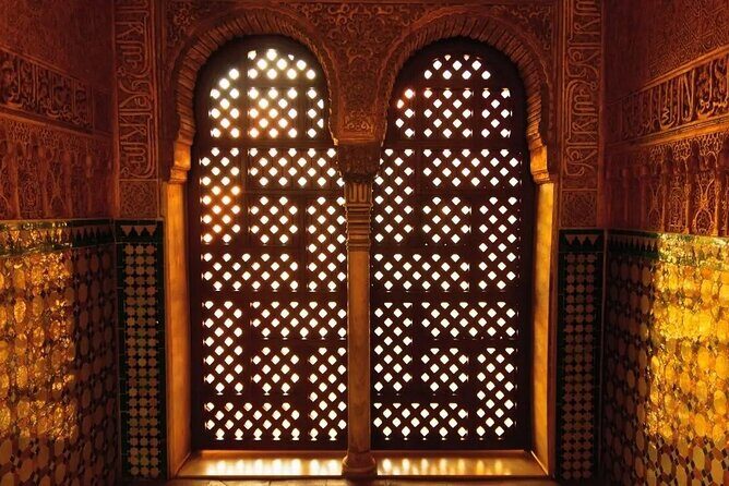 Alhambra and Nasrid Private Walking Tour with Food Tasting - Why Choose This Tour?