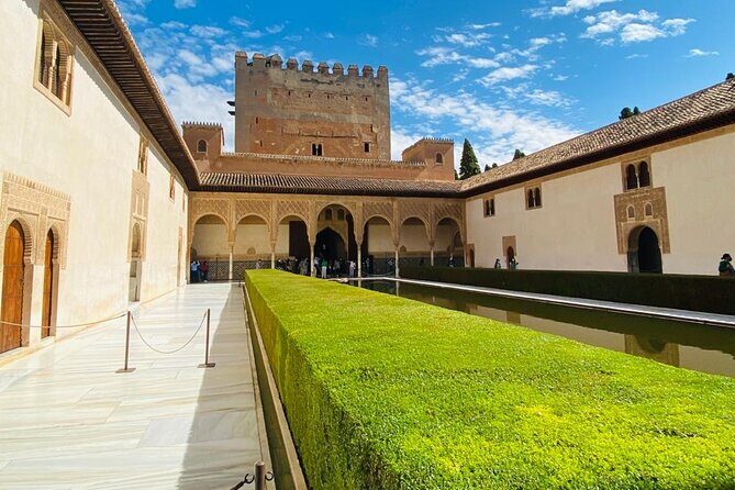 Alhambra Day Trip with Optional Nasrid Palaces from Malaga - Transportation and overall experience