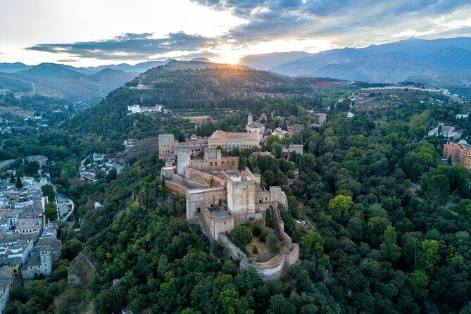 Alhambra & Generalife, Albaicín & Sacromonte Skip-the-Line Private Tour - What to Expect During the Tour