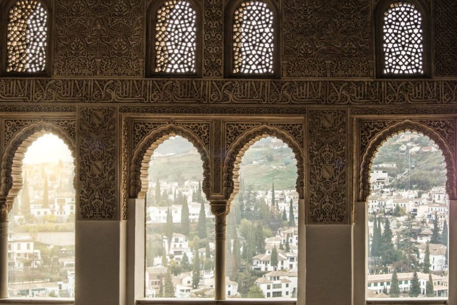 Alhambra & Nasrid Palace: Private Tour with Tickets - Who Should Consider This Tour