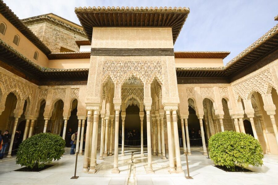 Alhambra, Nasrid Palaces, and Generalife 3-Hour Guided Tour - A Deep Dive into the Alhambra Guided Tour Experience