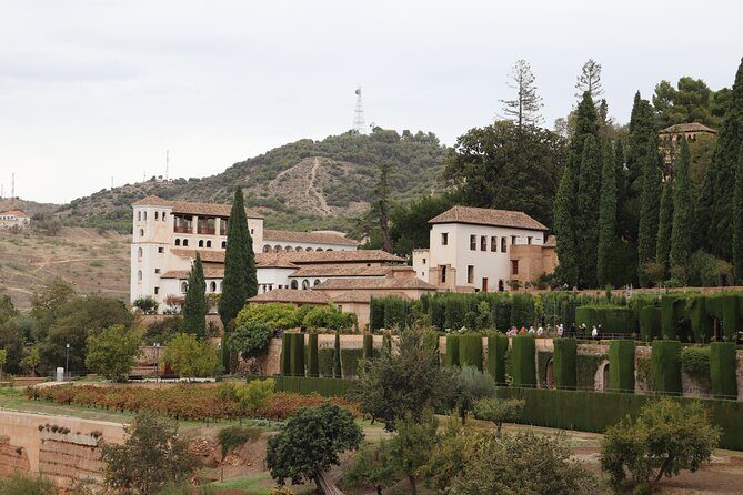 Alhambra Private Tour with tickets - Who Should Book This Tour?