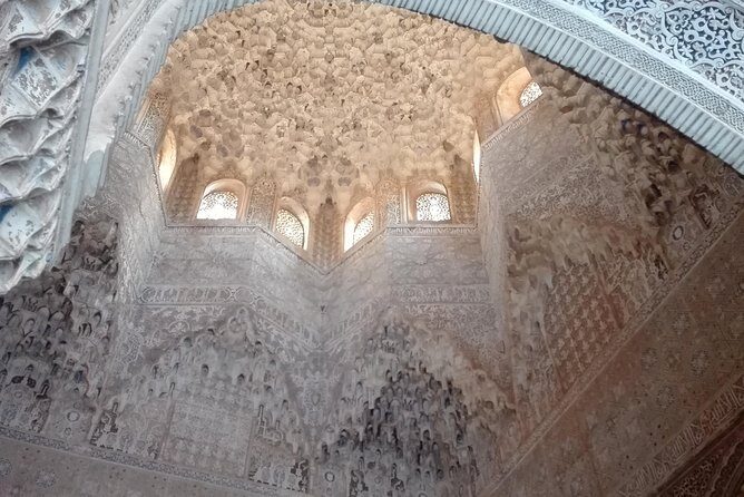 Alhambra private tour (without tickets) total/group Max 15 people - The Sum Up