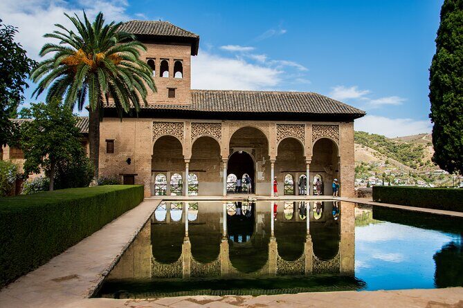 Alhambra Tour and Nazaries Palaces with Hammam Massage Experience - What the Reviews Tell Us