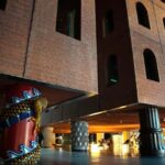 Alhóndiga de Bilbao: Art explained by Artists - Key Points