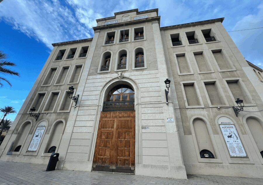 Alicante: Bullring and Central Market Gastronomic Tour - Who Will Appreciate This Tour?
