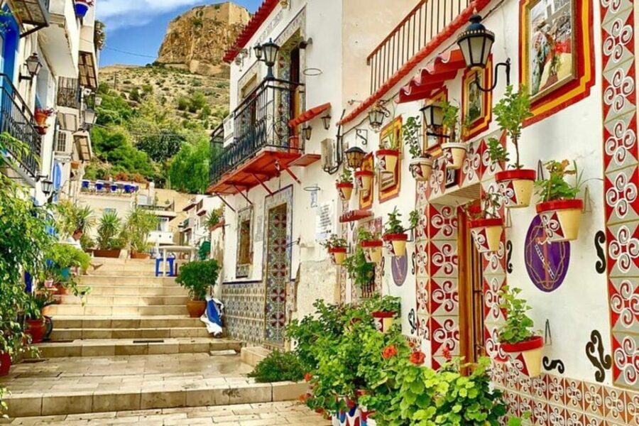 Alicante: Guided City Highlights Walking Tour - Detailed Tour Breakdown