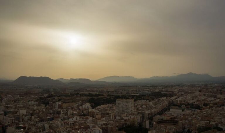 Alicante: Private Walking Tour with a Local - Authenticity and Local Connection