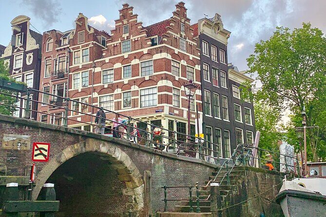 Amsterdam Canal Cruise with German Guide and unlimited drinks - The Bottom Line