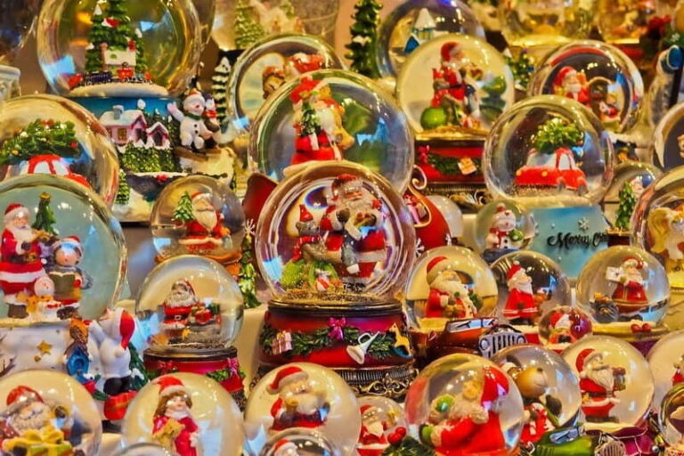 Amsterdam: Christmas Market Private Walking Tour - Exploring the Heart of Amsterdams Christmas Spirit
