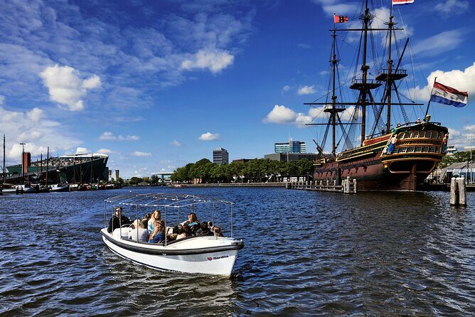 Amsterdam Essence in German: 90-minute waterway trip - Analyzing the Value and Experience
