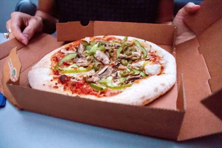 Amsterdam: Evening Pizza Cruise Along the Canals - Exploring the Experience in Detail