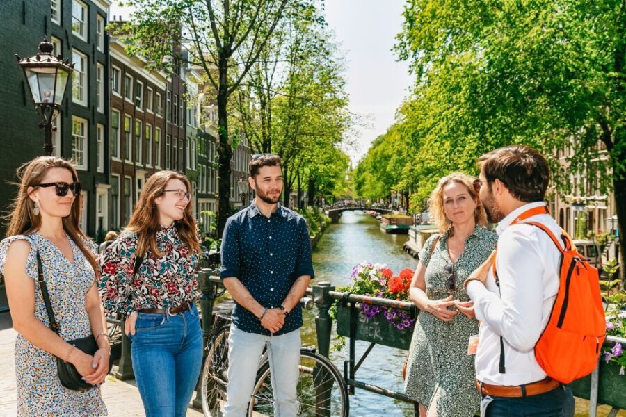 Amsterdam: Historical Highlights Walking Tour with Tasting - What to Expect During the Tour