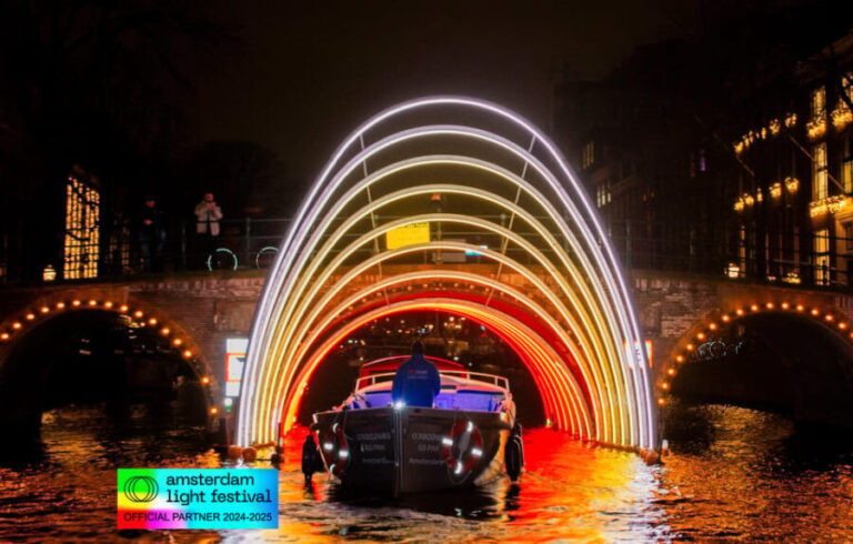 Amsterdam: Light Festival Boat Tour with Warm Drinks - The Itinerary and Highlights