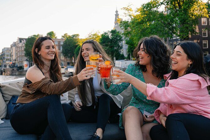 Amsterdam: Luxury Cruise with Onboard Bar incl. Welcome Liquor - Authenticity and Value for Money