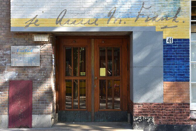 Anne Frank Story and Neighborhood Small-Group Walking Tour - Why This Tour Works