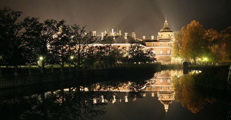 Aranjuez: Mystery and Legends Guided Nighttime Walking Tour - What to Expect