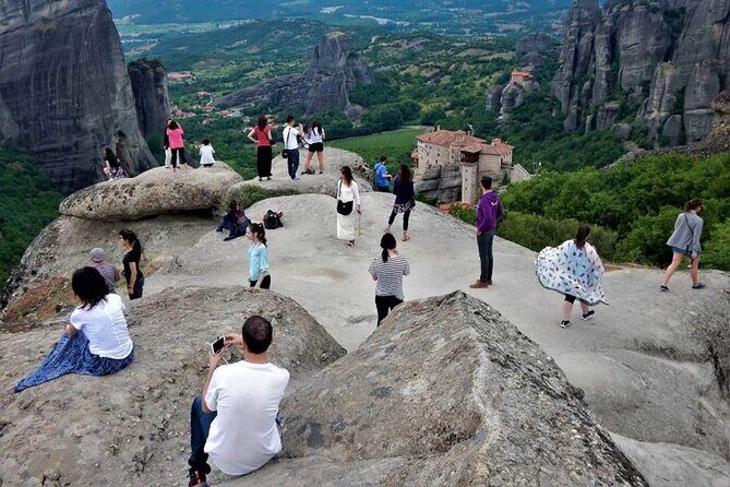 Athens to Meteora DayTrip by Train in Spanish language - Local Agency - The Return and Reflection