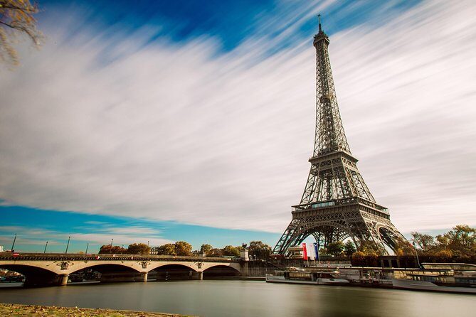 Audioguide - The Eiffel Tower and its secrets - The Sum Up