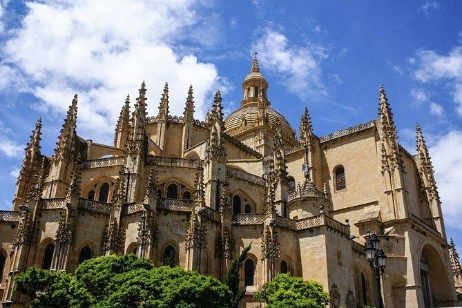 Avila and Segovia Tour with Monuments and Gastronomic Lunch from Madrid - Transportation and Comfort