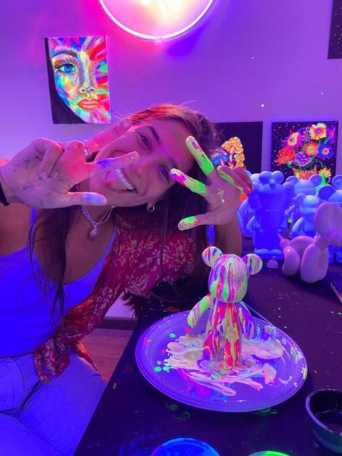 Barcelona: Bear-brick Fluorescent Painting | Wine and Art - A Deep Dive into the Bear-brick Fluorescent Painting Workshop