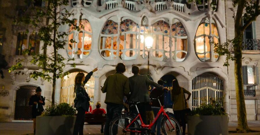 Barcelona Bike Tour by Night with Cava - A Detailed Look at the Barcelona Bike Tour by Night with Cava