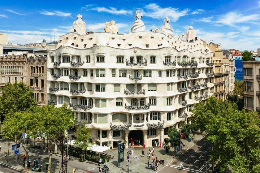 Barcelona: Casa Milà Early-Morning Access Guided Tour - The Experience in Detail