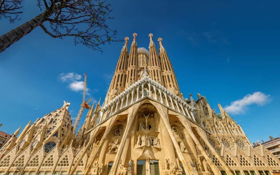 Barcelona: Catalan Modernism Architecture Walking Tour - The Block of Discord: A Battle of Beauty