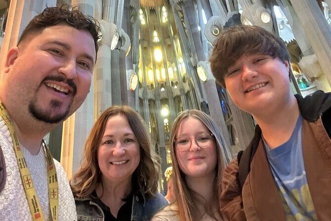 Barcelona City Tour: Gothic Pedrera, Sagrada Familia & Park Güell