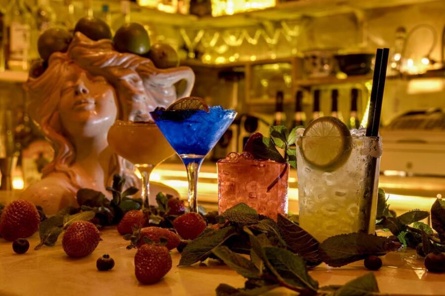 Barcelona: Cocktail Making Class with Tapas - What the Experience Looks Like