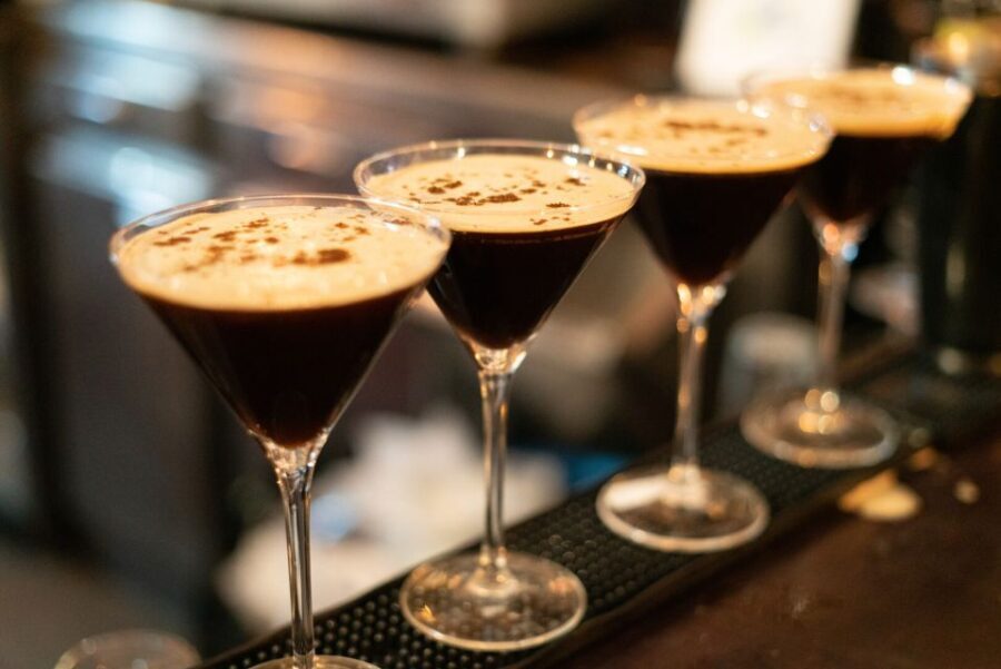 Barcelona: Cocktail Master Class by Mixologist with Tapas - Exploring the Barcelona Cocktail & Tapas Experience