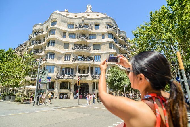 Barcelona e-Bike Gaudí Highlights or Bohemian Neighborhoods Small Group Tour - What Makes This Tour Stand Out for You