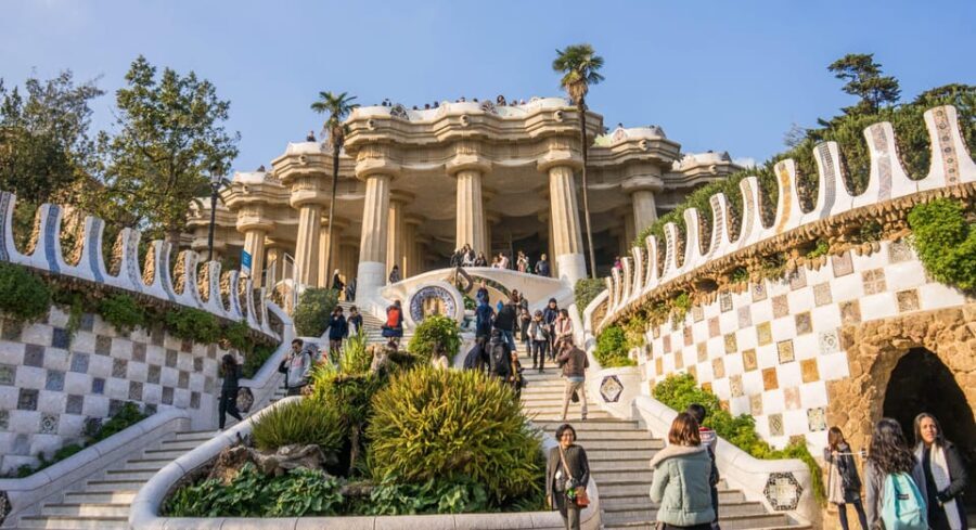 Barcelona: Exclusive Park Güell Private Guided Tour - Detailed Breakdown of the Itinerary
